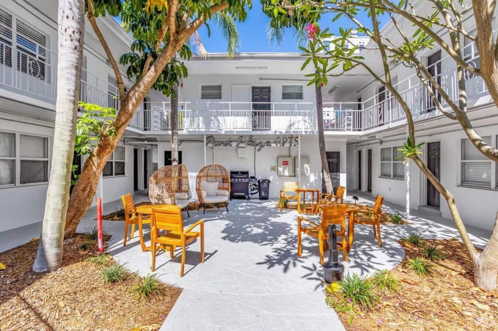 Spacious Studio Apartment Near Nightlife & Dining! Αγία Πετρούπολη Εξωτερικό φωτογραφία