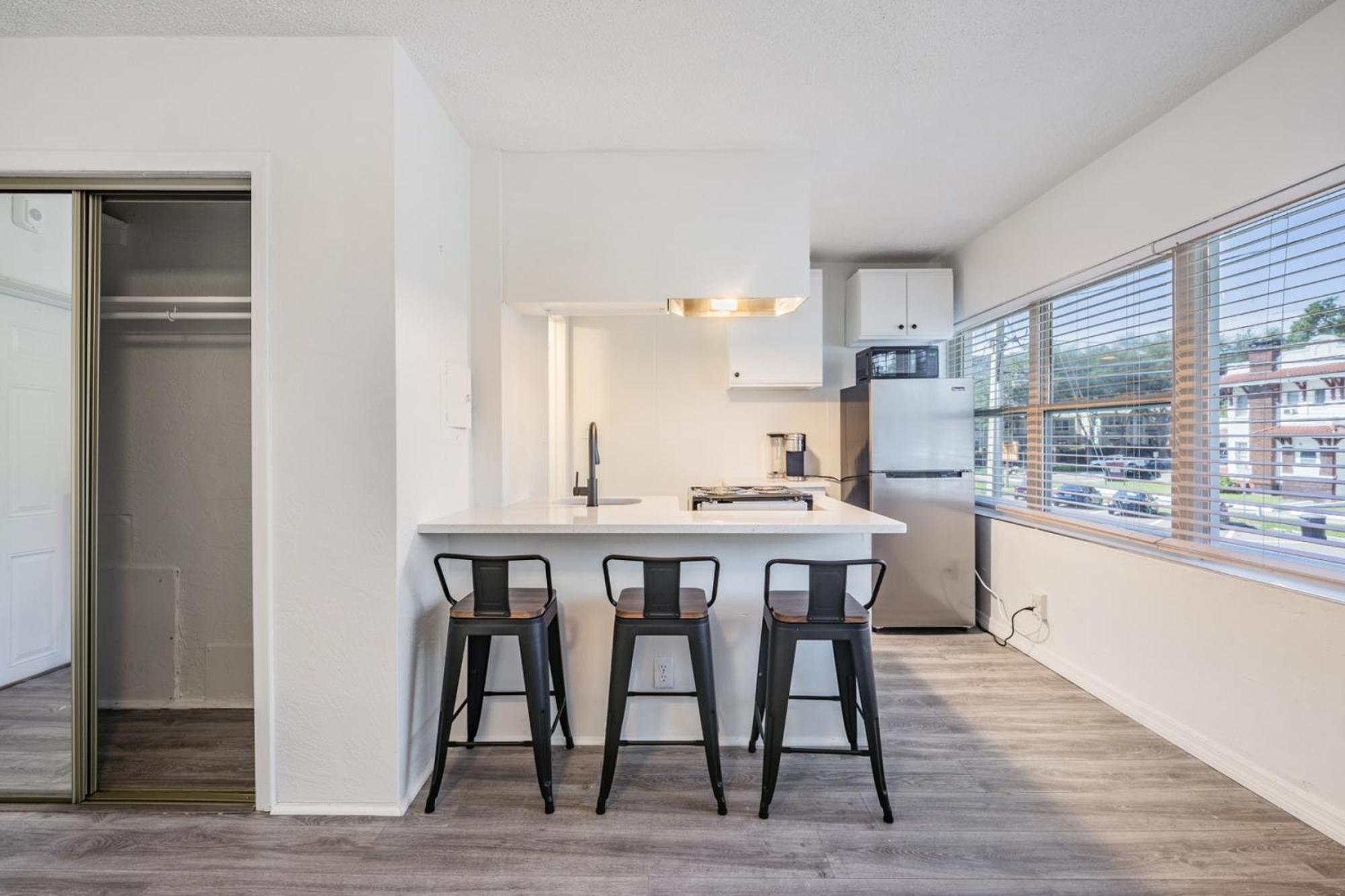 Spacious Studio Apartment Near Nightlife & Dining! Αγία Πετρούπολη Εξωτερικό φωτογραφία