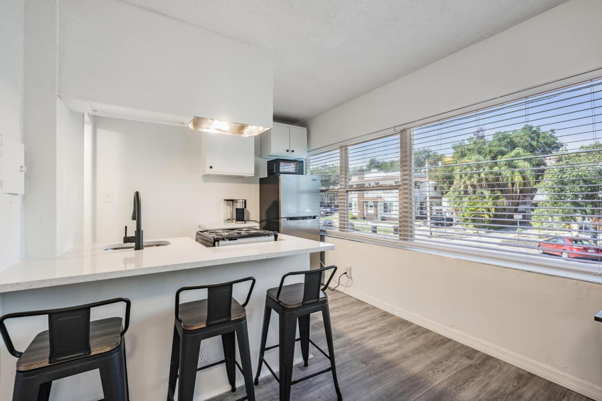 Spacious Studio Apartment Near Nightlife & Dining! Αγία Πετρούπολη Εξωτερικό φωτογραφία