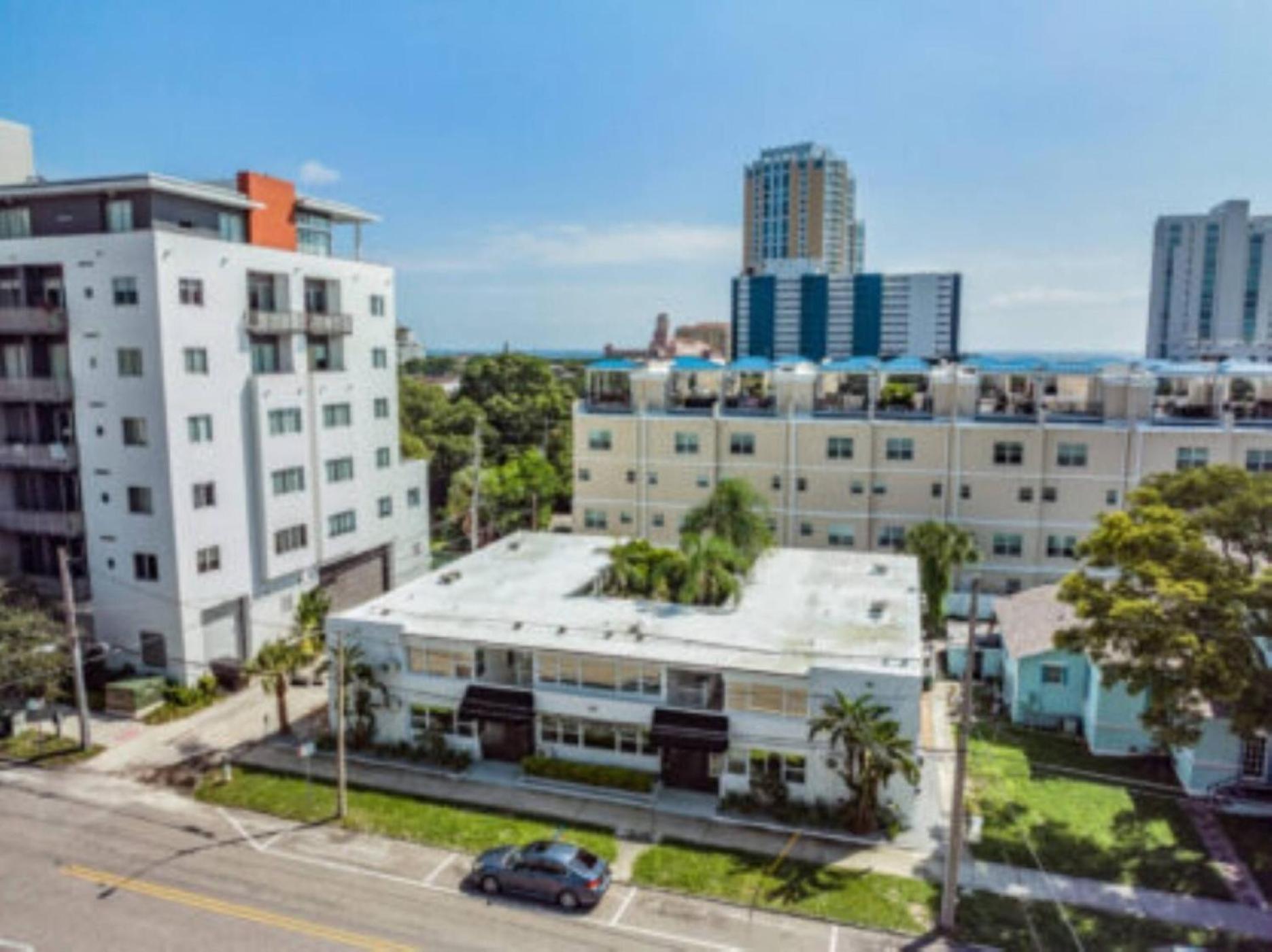 Spacious Studio Apartment Near Nightlife & Dining! Αγία Πετρούπολη Εξωτερικό φωτογραφία